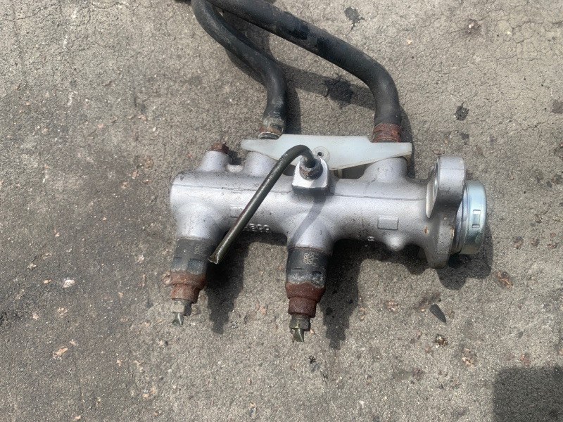 Главный тормозной цилиндр OUTLANDER 03-07 2003 2.4 4G69