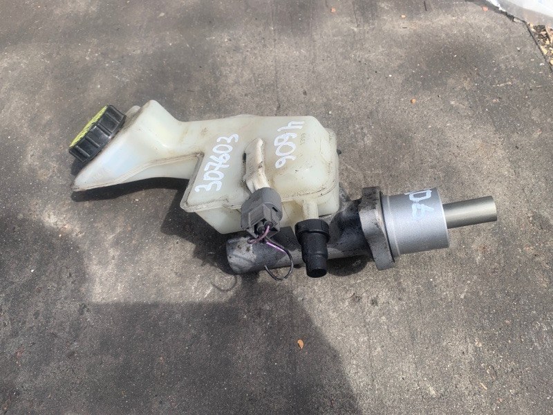 Главный тормозной цилиндр 3 BL 09-13 2009 2.5 L (L5-VE)