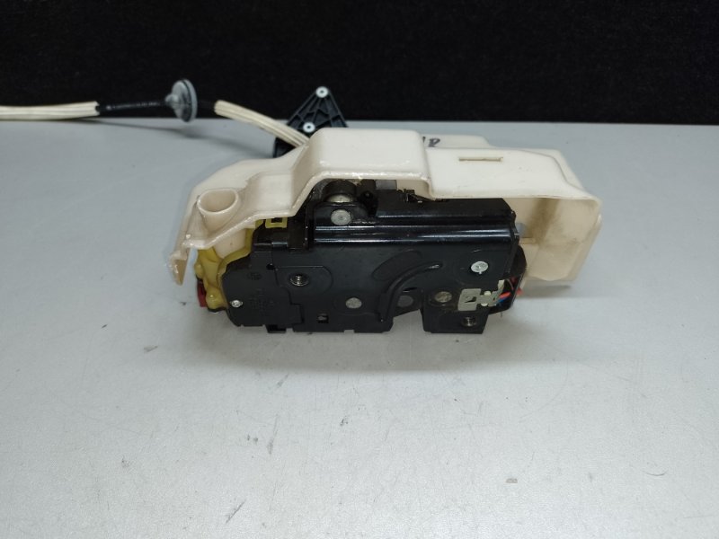 Замок двери передний правый VOLKSWAGEN TOUAREG 02-10 2007 BHK 3.6 3D1 837 016 AG Б/У