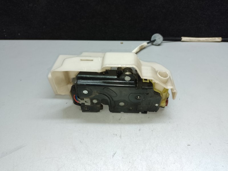 Замок двери передний левый VOLKSWAGEN TOUAREG 02-10 2007 BHK 3.6 3D1 837 015 AF Б/У