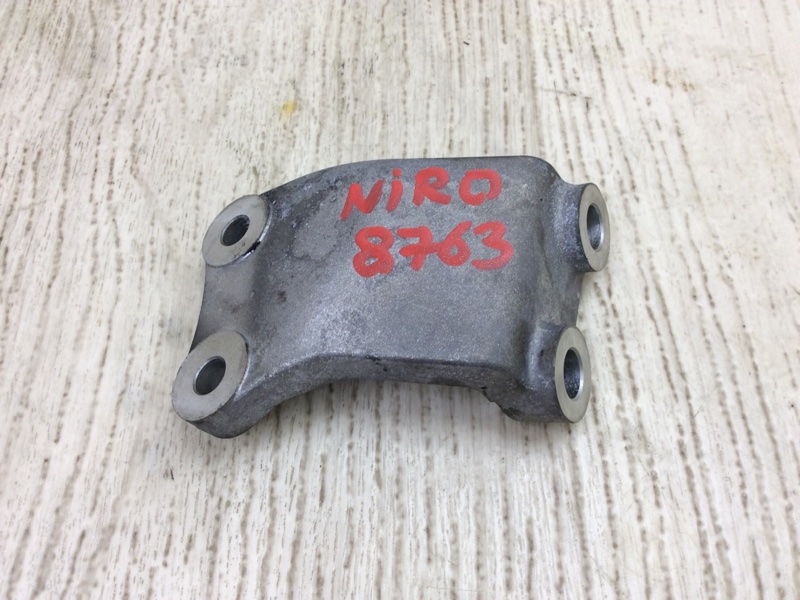 Кронштейн генератора NIRO 16- 2017 1.6 G4LE