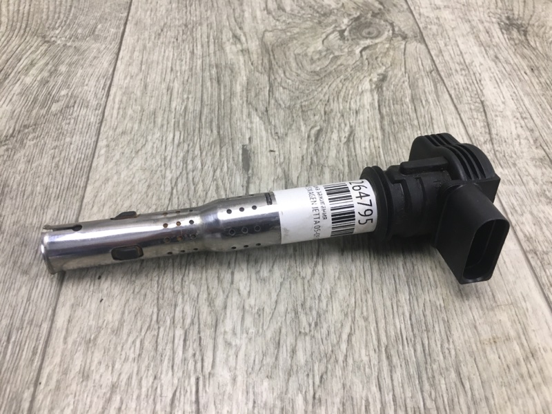 Запчасть катушка зажигания VOLKSWAGEN JETTA 05-10 2007 Седан 2.5 07K905715F Б/У Катушка зажигания VOLKSWAGEN JETTA 05-10 2007 Седан 2.5 07K905715F Б/У