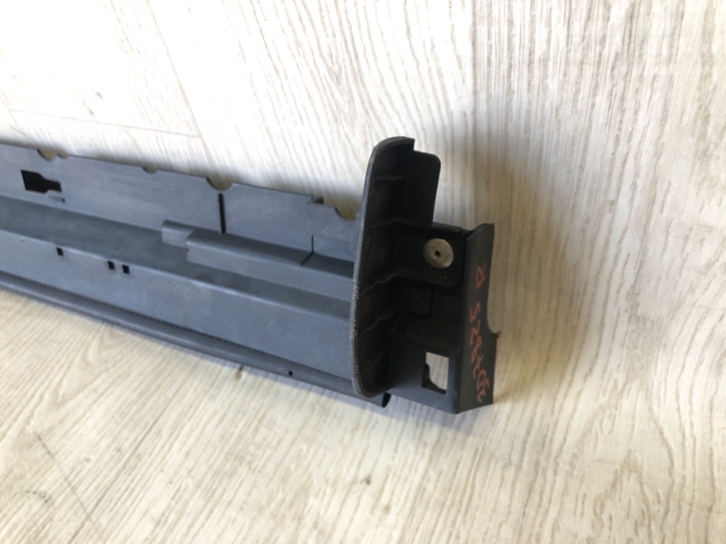 Накладка порога наружная правая CX-7 06-12 2008 2.3 L3