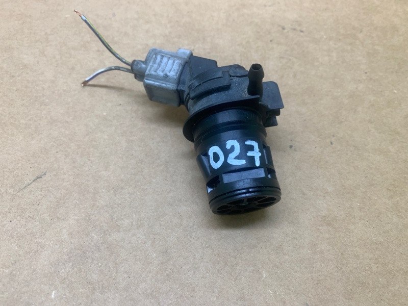 Насос омывателя стекла MAZDA 3 BK 03-08 BK 2.3 L3 Насос омывателя стекла MAZDA 3 BK 03-08 BK 2.3 L3