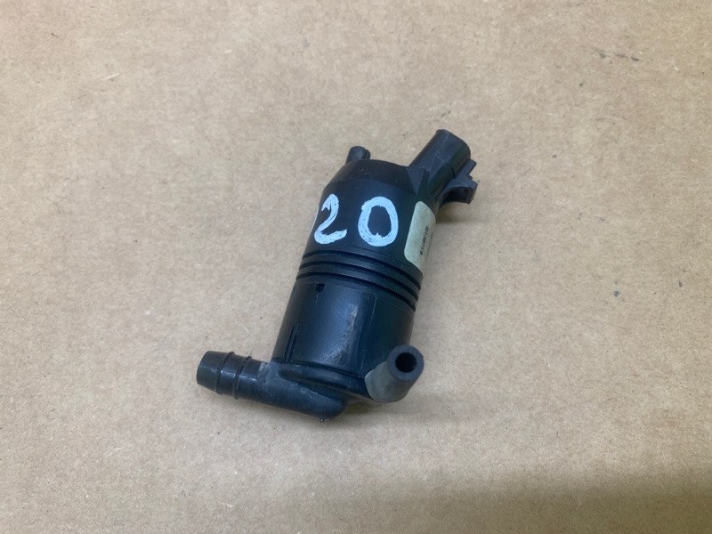 Насос омывателя стекла TOYOTA CAMRY 30 02-06 2003 30 2.4 2AZFE 85330-06030 Б/У