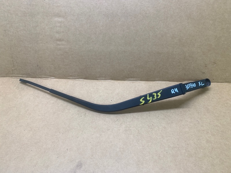 Поводок стеклоочистителя передний правый MITSUBISHI OUTLANDER XL 05-13 2006 3.0 6B31 8250A172 Б/У