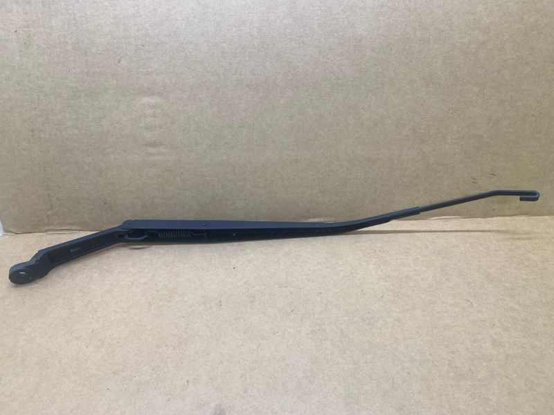 Поводок стеклоочистителя передний правый TUCSON 04-10 2006 2.7 G6BA