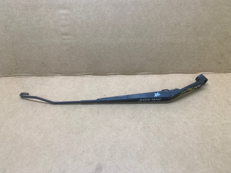 Поводок стеклоочистителя передний левый MITSUBISHI OUTLANDER XL 05-13 2006 3.0 6B31 8250A171 Б/У