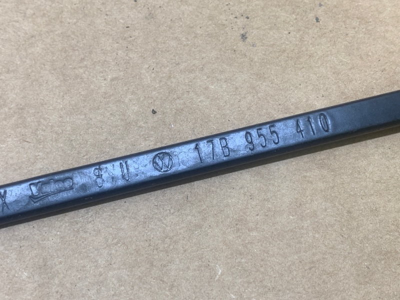 Поводок стеклоочистителя передний правый VOLKSWAGEN JETTA USA 18- DJXA 1.4