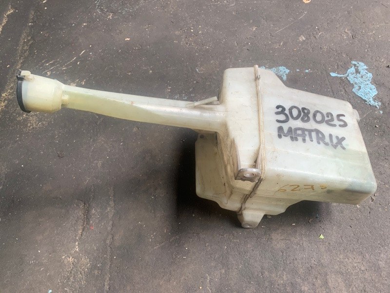 Бачок омывателя MATRIX 02-08 2002 ZZE132 1.8L 1ZZ-FE