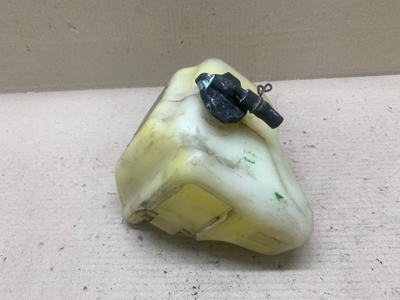 Бачок расширительный CAMRY 30 02-06 Бачок расширительный CAMRY 30 02-06