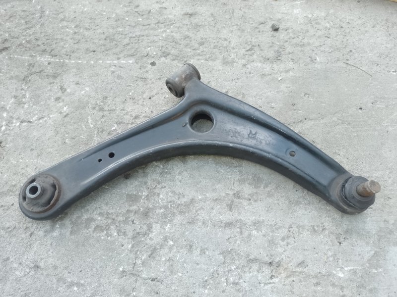 Рычаг передней подвески нижний правый MITSUBISHI OUTLANDER XL 05-13 2006 CW 3.0 6B31 4013A010 Б/У