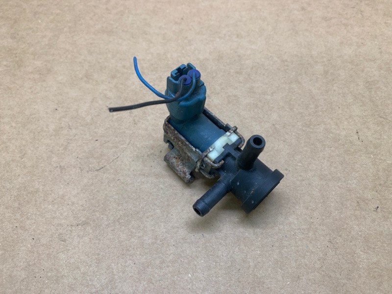 Запчасть клапан электромагнитный (вакуумный) TOYOTA MATRIX 02-08 2002 ZZE132 1.8L 1ZZ-FE 90080-91211 Б/У Клапан электромагнитный (вакуумный) TOYOTA MATRIX 02-08 2002 ZZE132 1.8L 1ZZ-FE 90080-91211 Б/У