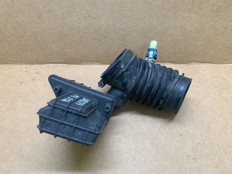 Патрубок воздушного фильтра 3 BK 03-08 2006 BK 2.3 L3 Патрубок воздушного фильтра 3 BK 03-08 2006 BK 2.3 L3