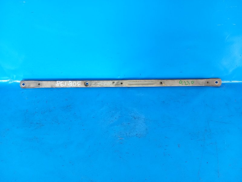 Запчасть распорка кузова MINI COOPER (F57) 15- 2016 F57 B36M 1.5L 51617337755 Б/У Распорка кузова MINI COOPER (F57) 15- 2016 F57 B36M 1.5L 51617337755 Б/У