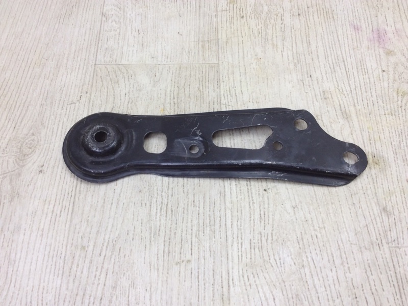 Крепление балки подвески переднее левое MDX (YD2) 06-13 Крепление балки подвески переднее левое MDX (YD2) 06-13