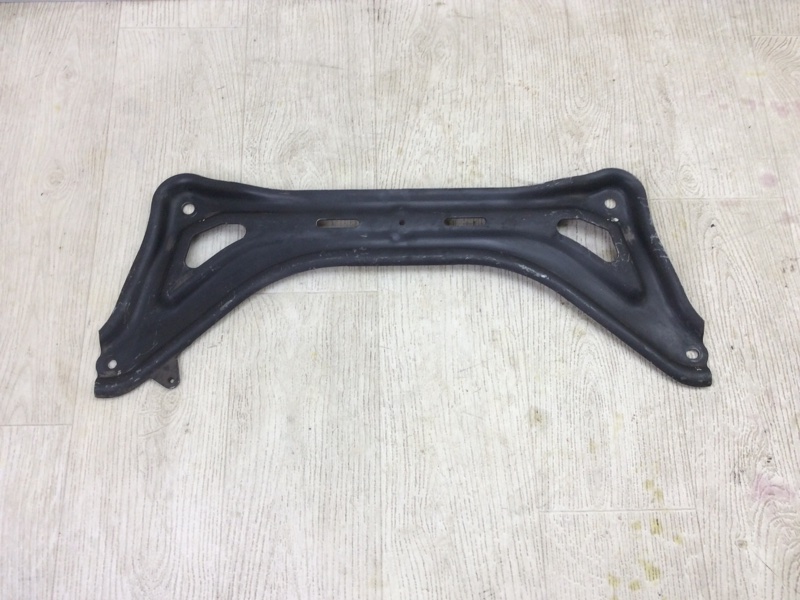 Крепление балки подвески переднее PILOT 08-15