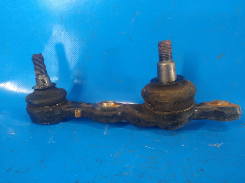 Шаровая опора правая LEXUS IS250/350 05-13 2013 GSE20L 2.5 4GR-FSE 4333039625 Б/У