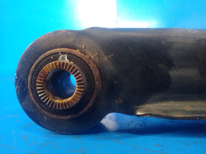 Рычаг задней подвески продольный левый LEXUS IS250/350 05-13 GSE20L 2.5 4GR-FSE