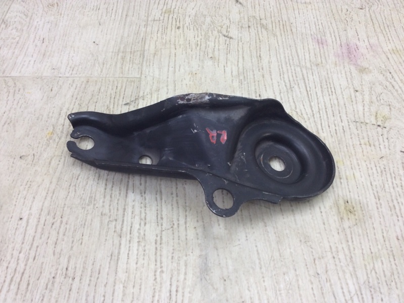 Кронштейн задний правый MDX (YD2) 06-13