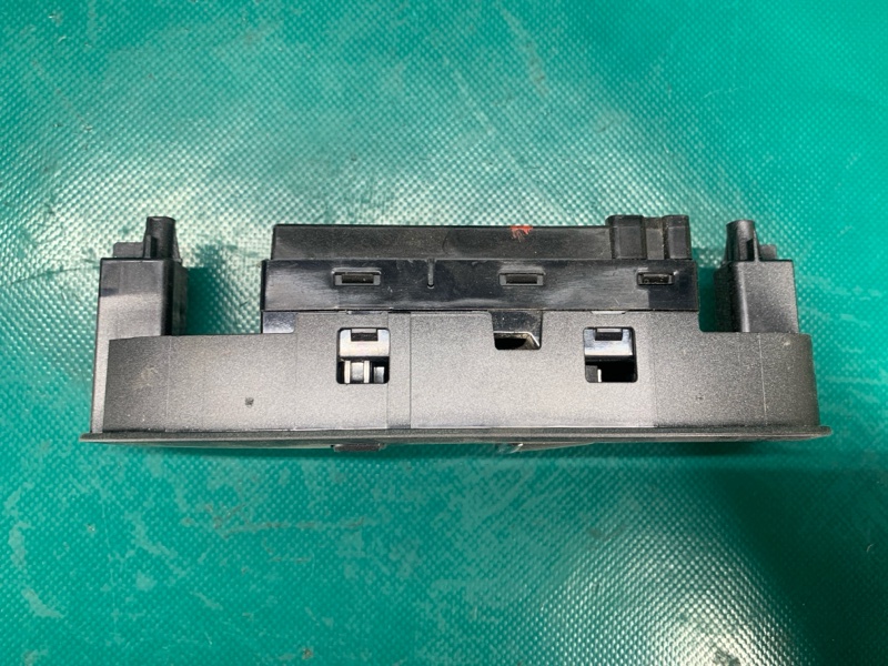 Кнопка стеклоподъемника передняя правая Q50 20- 2021 Седан 3.0 VR30DDTT