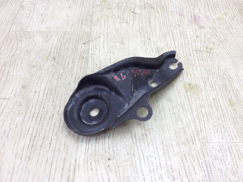 Кронштейн задний левый MDX (YD2) 06-13