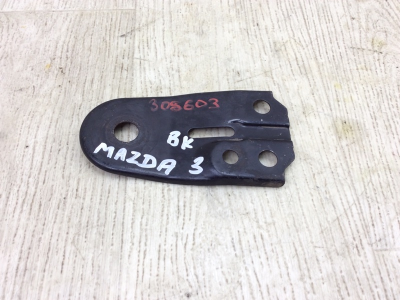 Запчасть кронштейн передний левый MAZDA 3 BK 03-08 B36D-56-H21 Б/У Кронштейн передний левый MAZDA 3 BK 03-08 B36D-56-H21 Б/У