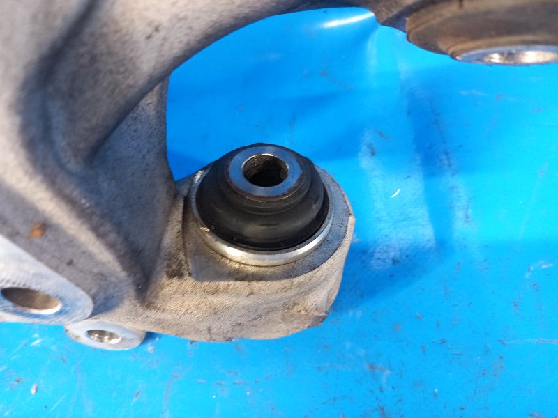 Цапфа задняя левая MX-5 15- 2018 ND 2.0 PE-VPS