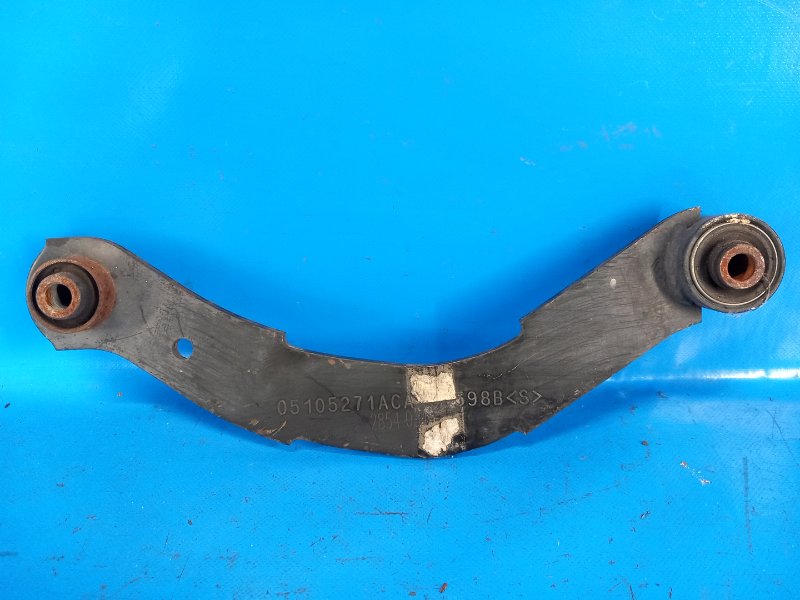 Рычаг задней подвески поперечный JEEP COMPASS 06-16 2014 2.0 ECN 5105271AC Б/У