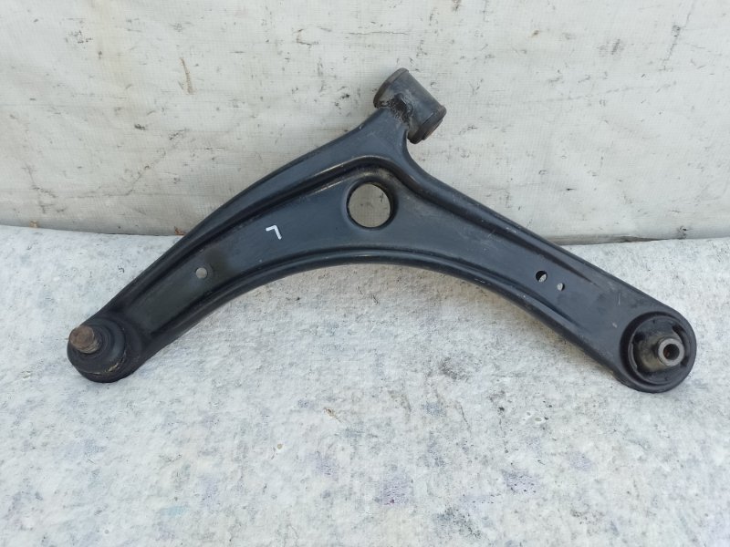 Рычаг передней подвески нижний левый MITSUBISHI OUTLANDER XL 05-13 2009 3.0 6B31 4013A281 Б/У