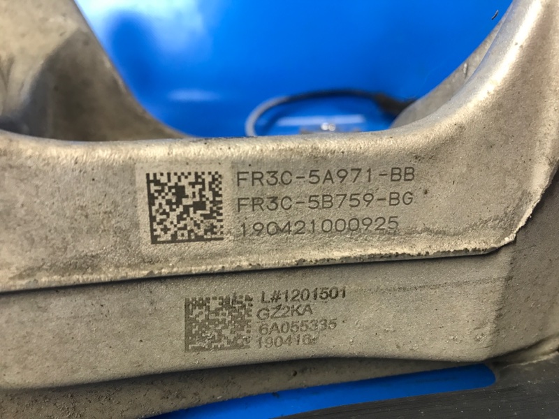 Цапфа задняя левая FORD MUSTANG 15- S550 2.3 C23HD0D Цапфа задняя левая FORD MUSTANG 15- S550 2.3 C23HD0D