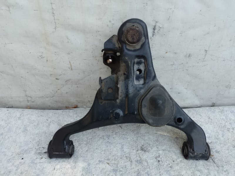 Рычаг передней подвески нижний правый PATHFINDER R51 04-14 2004 R51 4.0 VQ40DE