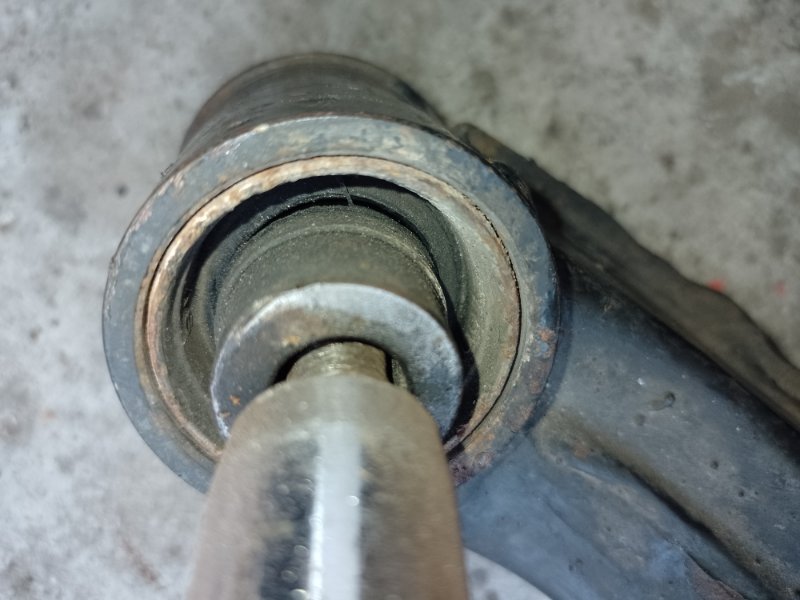 Рычаг передней подвески нижний правый PATHFINDER R51 04-14 2004 R51 4.0 VQ40DE