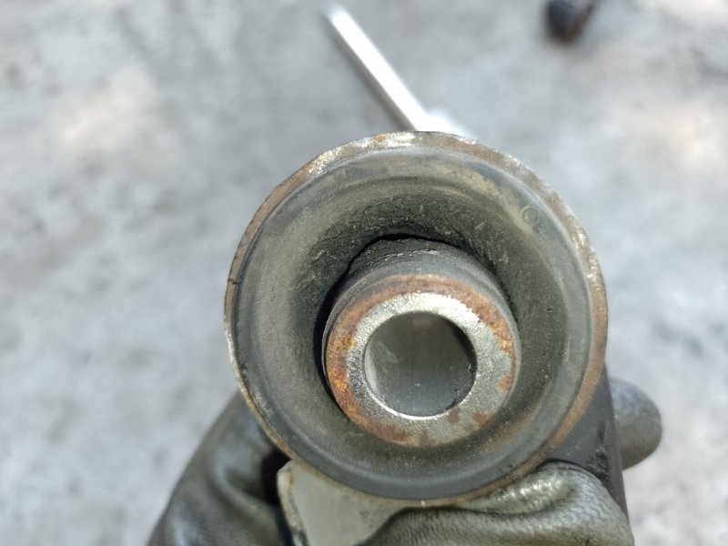 Рычаг передней подвески верхний правый PATHFINDER R51 04-14 2004 R51 4.0 VQ40DE