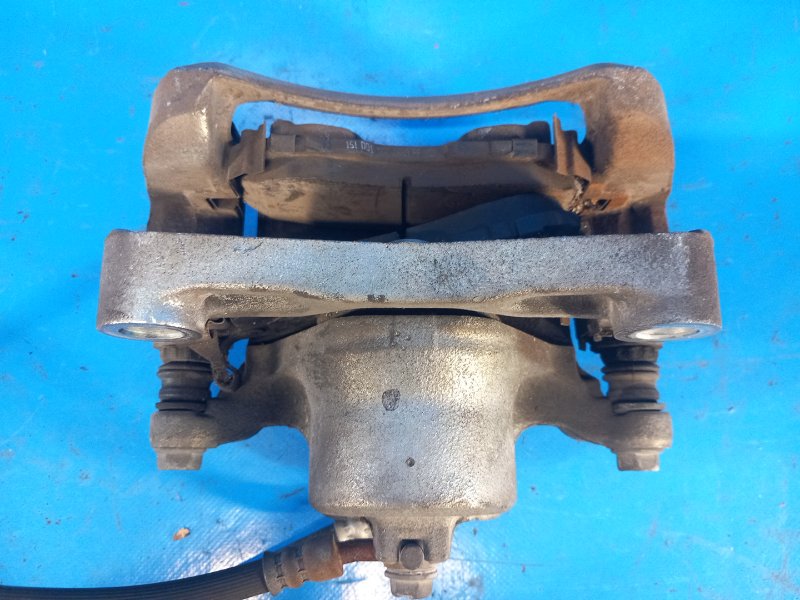 Суппорт тормозной передний правый SENTRA B17 12-21 2013 1.8 MRA8DE Суппорт тормозной передний правый SENTRA B17 12-21 2013 1.8 MRA8DE