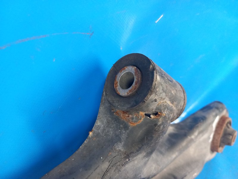 Рычаг передней подвески нижний левый SENTRA B17 12-21 2013 1.8 MRA8DE