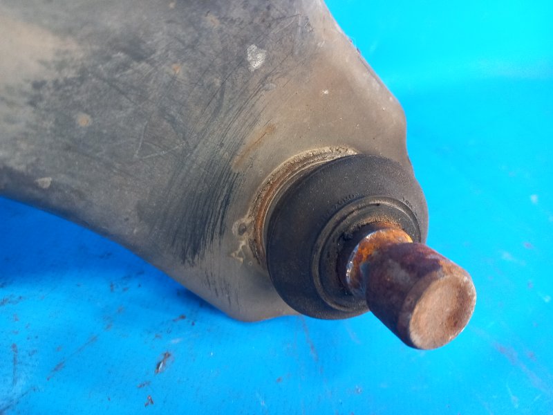 Рычаг передней подвески нижний правый NISSAN SENTRA B17 12-21 1.8 MRA8DE