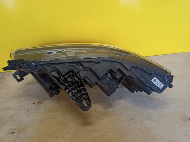 Фара правая MUSTANG MACH-E 19- Фара правая MUSTANG MACH-E 19-