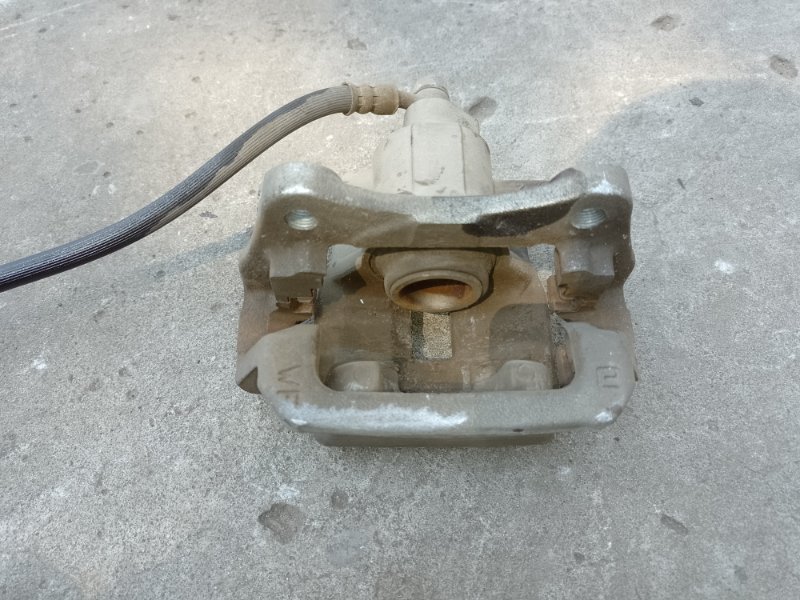 Суппорт тормозной задний правый SIENNA 11-16 2012 3.5 2GR-FE Суппорт тормозной задний правый SIENNA 11-16 2012 3.5 2GR-FE