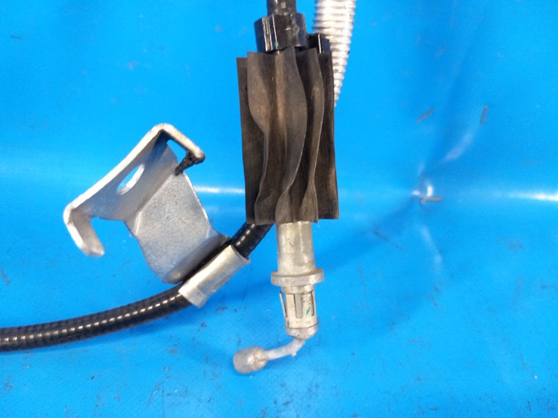 Трос стояночного тормоза задний правый FORD ECOSPORT 18-22 1.0 L EcoBoost (Fox) turbo