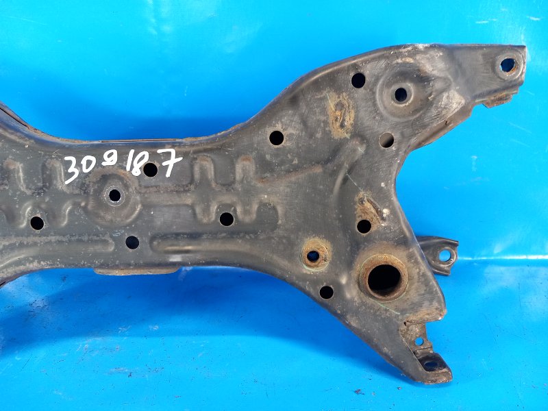 Балка передней подвески MITSUBISHI MIRAGE 13- 1.2 3A92 Балка передней подвески MITSUBISHI MIRAGE 13- 1.2 3A92