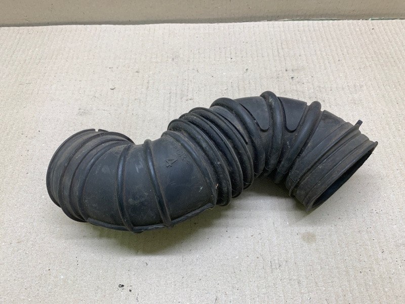 Патрубок воздушного фильтра MATRIX 02-08 2002 ZZE132 1.8L 1ZZ-FE