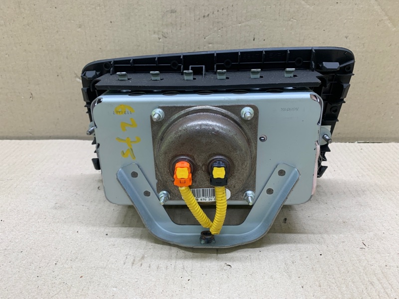 Подушка безопасности пассажира TOYOTA MATRIX 02-08 ZZE132 1.8L 1ZZ-FE