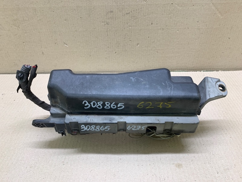 Запчасть блок предохранителей моторный отсек TOYOTA MATRIX 02-08 2002 ZZE132 1.8L 1ZZ-FE 82741-02040 Б/У Блок предохранителей моторный отсек TOYOTA MATRIX 02-08 2002 ZZE132 1.8L 1ZZ-FE 82741-02040 Б/У