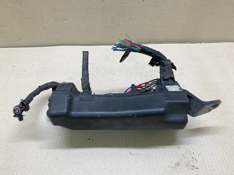 Блок предохранителей моторный отсек MATRIX 02-08 2002 ZZE132 1.8L 1ZZ-FE Блок предохранителей моторный отсек MATRIX 02-08 2002 ZZE132 1.8L 1ZZ-FE