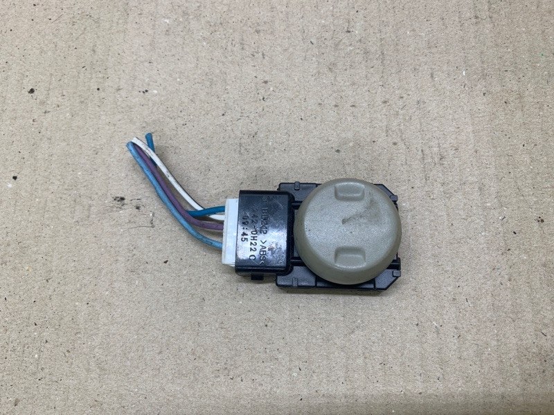 Кнопка регулировки сиденья передняя левая TOYOTA SIENNA 11-16 2012 3.5 2GR-FE 84920-08010-B0 Б/У