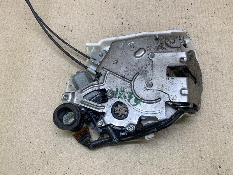Замок двери боковой задний правый SIENNA 11-16 2012 3.5 2GR-FE