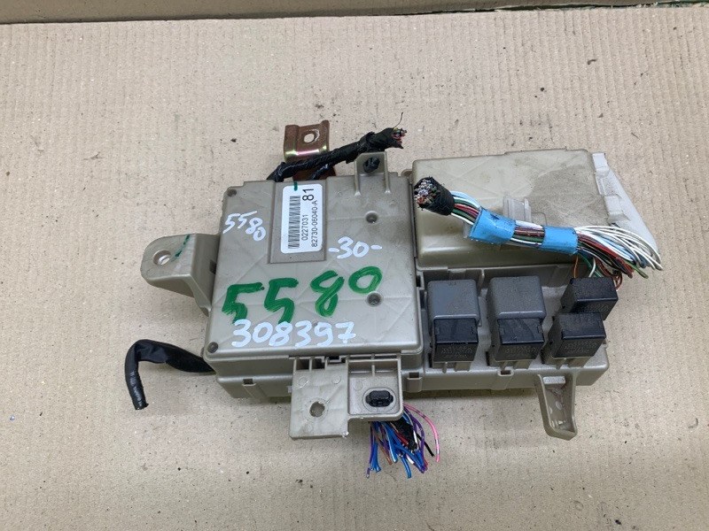 Блок предохранителей салон CAMRY 30 02-06 2003 30 2.4 2AZFE