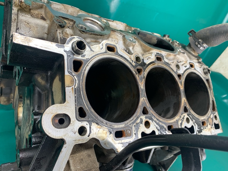 Блок двигателя TRIBUTE 00-07 2001 Внедорожник 3.0