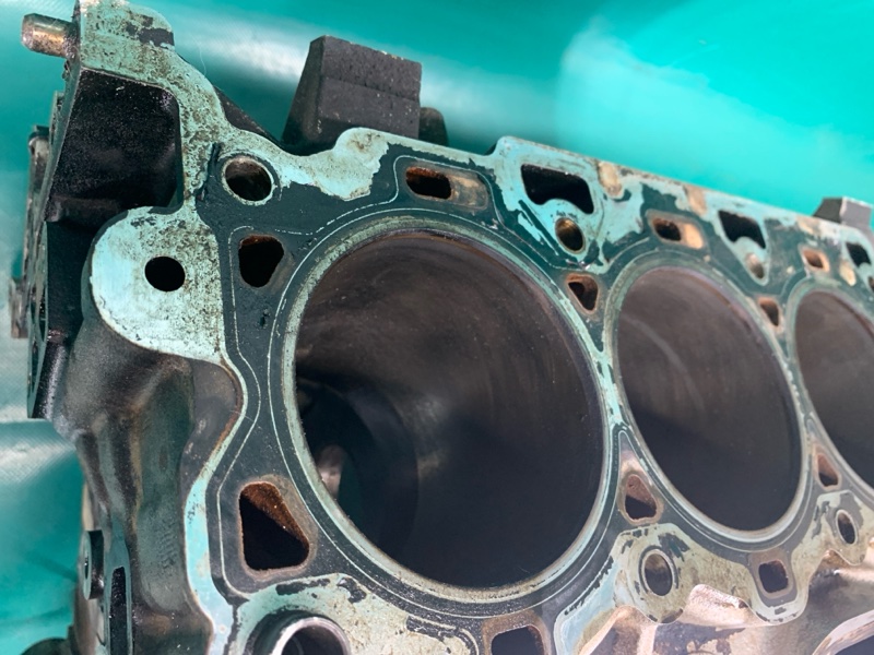 Блок двигателя TRIBUTE 00-07 2001 Внедорожник 3.0